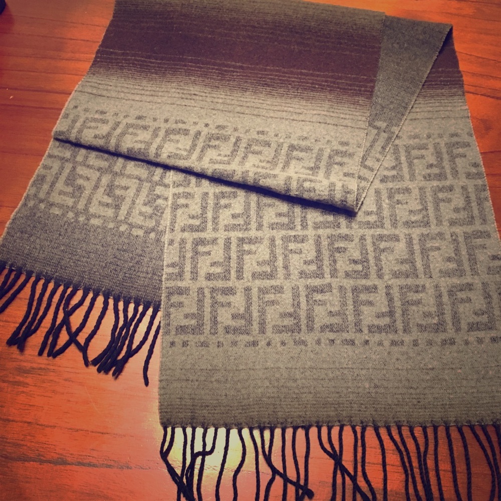 💎Authentic FENDI Cravatte wool scarf!💎